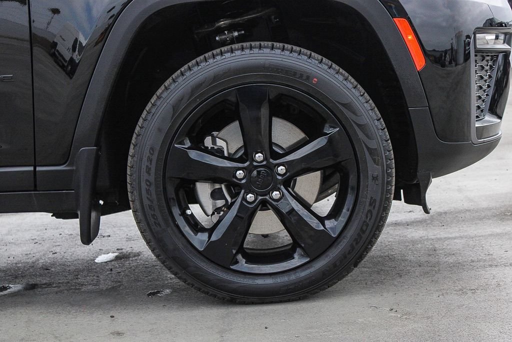 New 2026 Diamond Black Crystal Pearlcoat Jeep Limited image 11