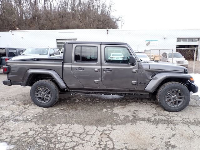 New 2026 Granite Crystal Metallic Clear-Coat Exterior Paint Jeep Sport S image 8