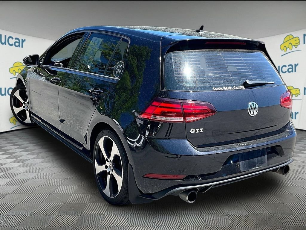 Used 2018 Deep Black Pearl Effect Volkswagen 2.0T S image 3