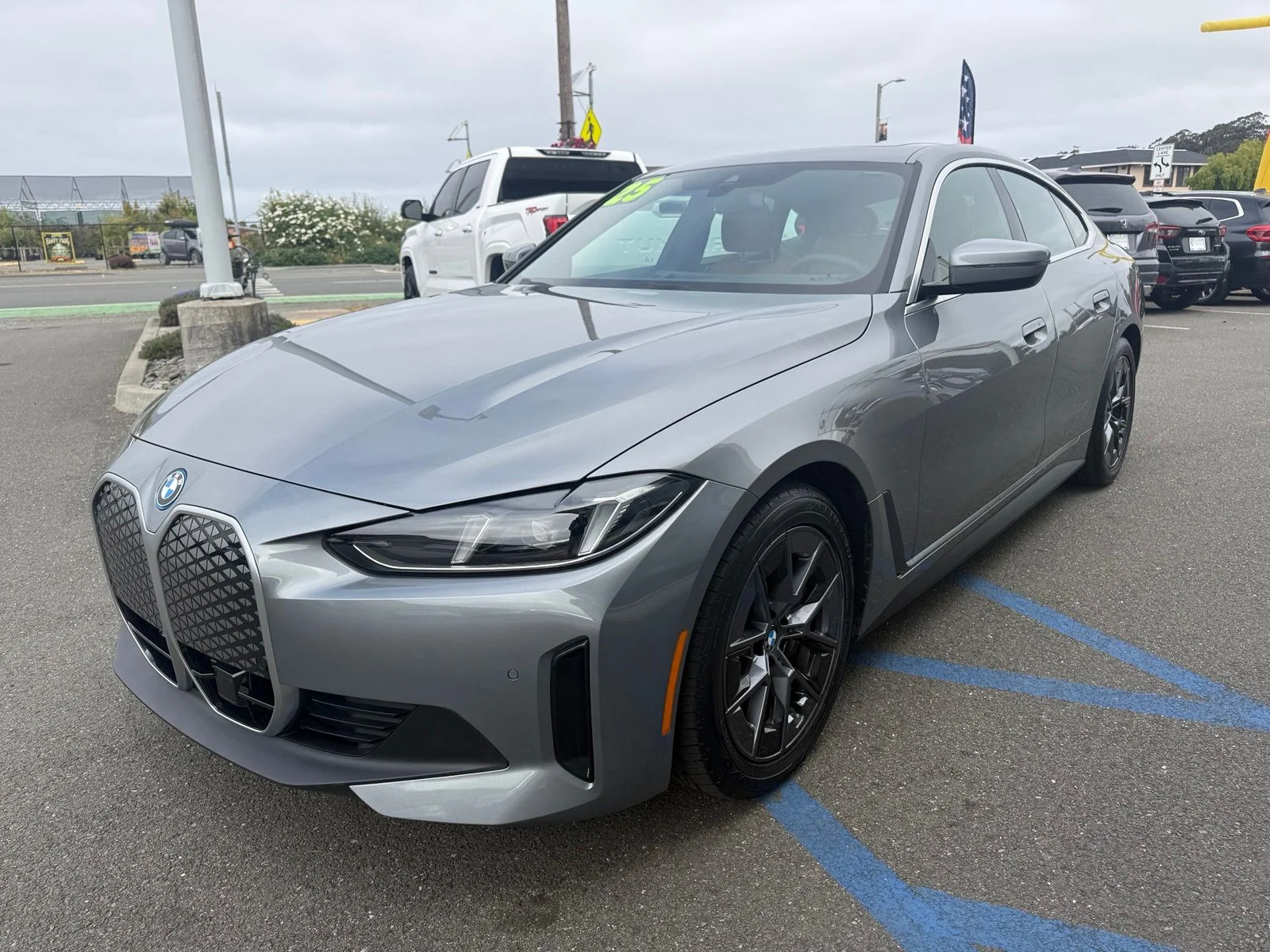 Used 2025 Gray BMW xDrive40 image 4
