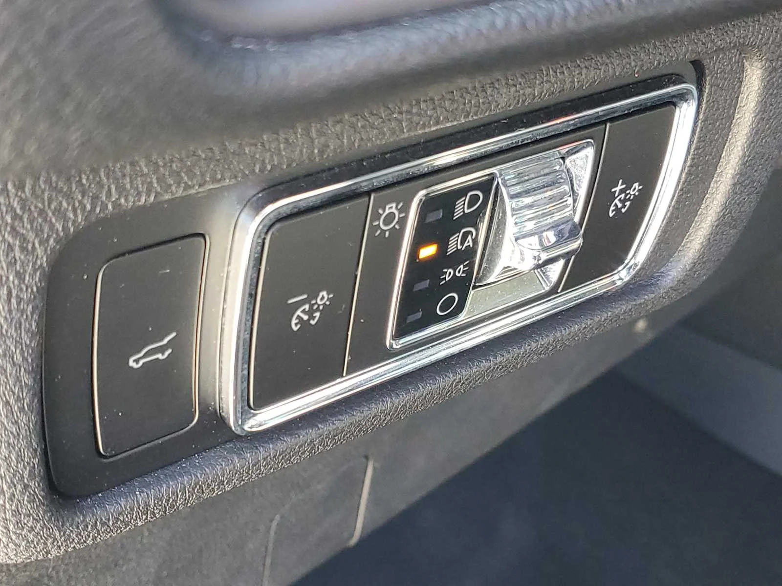 Used 2025 Lucid Red Lincoln Premiere image 21