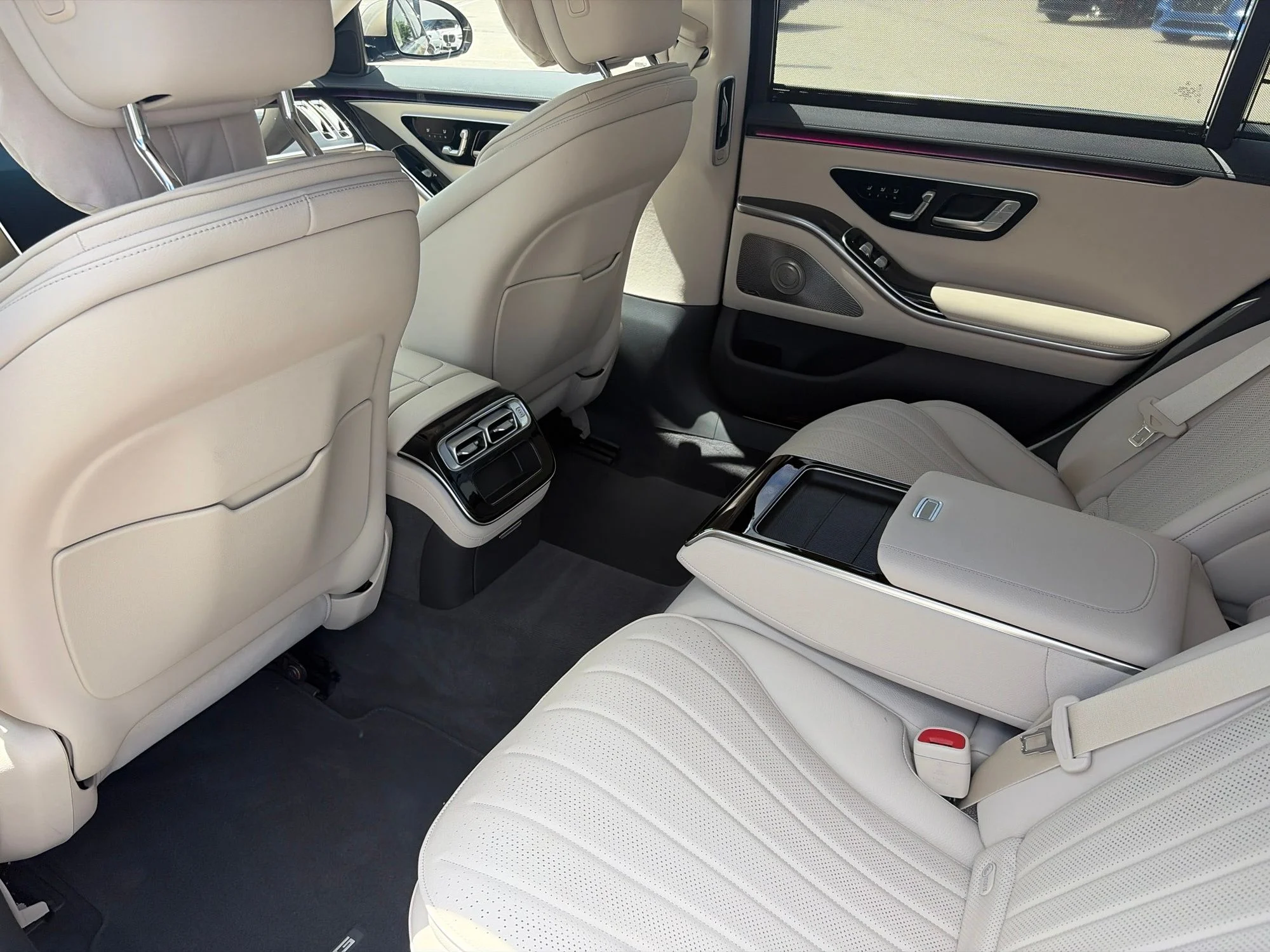 Used 2023 Gold Mercedes-Benz S 500 image 7