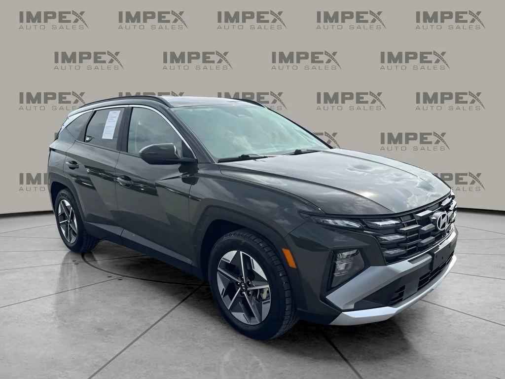 Used 2025 Green Hyundai SEL image 7