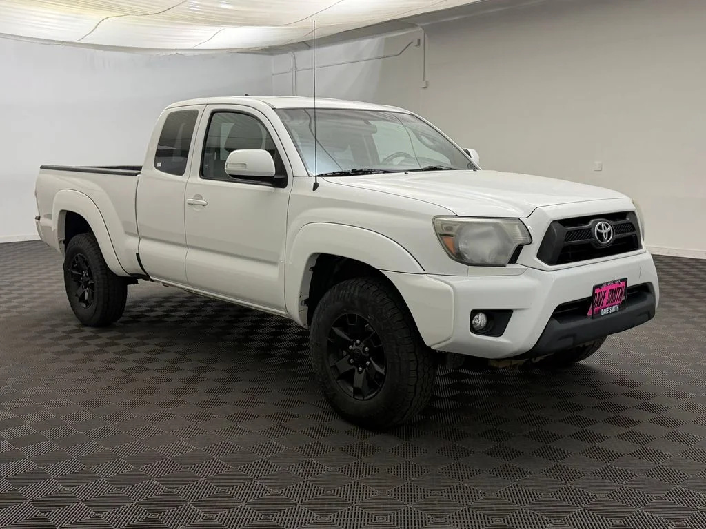 Used 2014 Super White Toyota Base V6 (A5) image 7