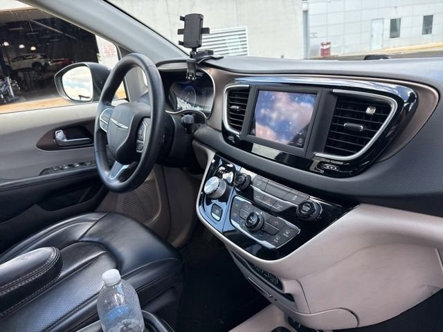 Used 2021 Gray Chrysler LXI image 14