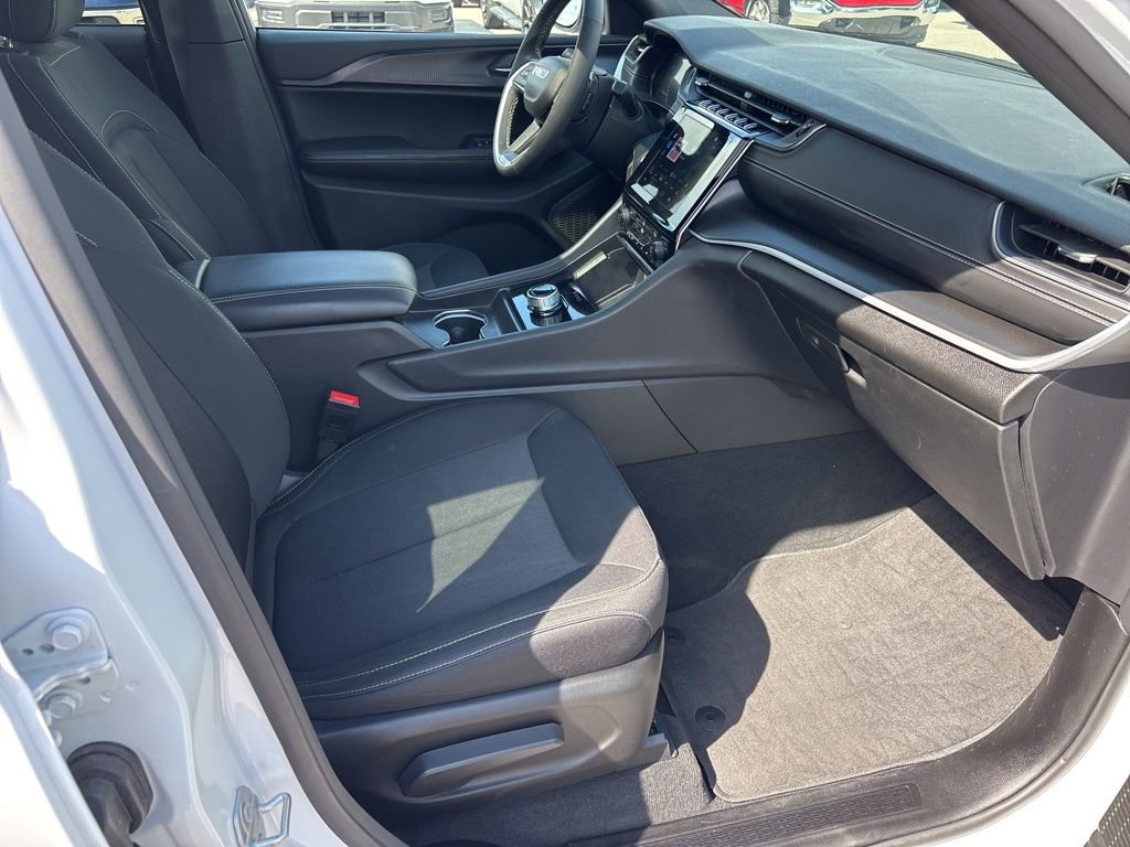 Used 2025 White Jeep Laredo X image 39