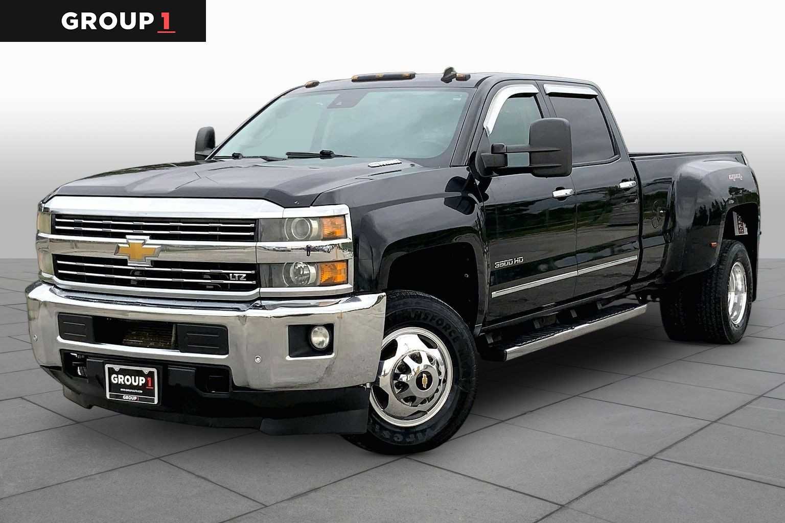 2015 Chevrolet Silverado HD LTZ 4WD Crew Cab Short Box SRW w R6Q's photo