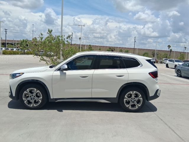 Used 2024 White BMW xDrive28i image 3