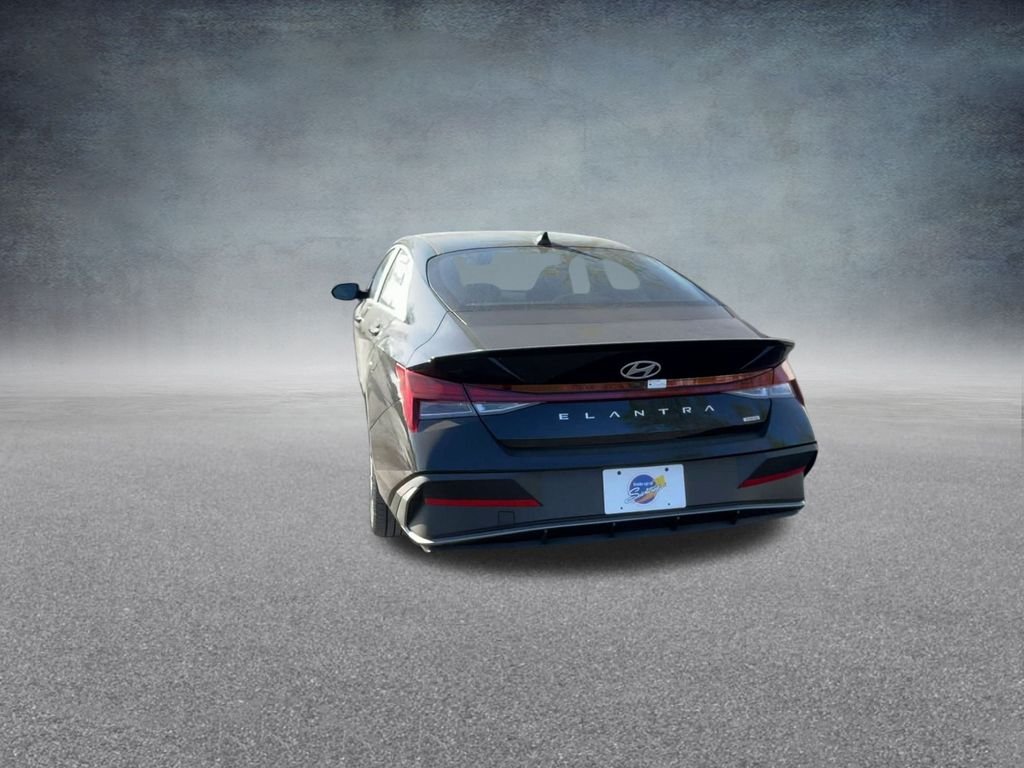 2025 Hyundai Elantra Blue - Photo 19