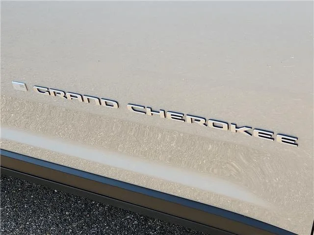 Used 2025 Silver Jeep Laredo 4x4 image 8