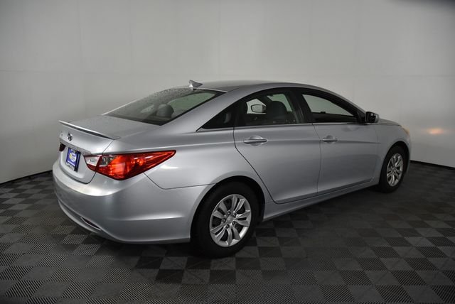 Used 2011 Silver Hyundai GLS image 9