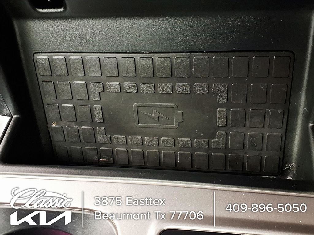 Used 2020 Silver Ford Platinum image 24