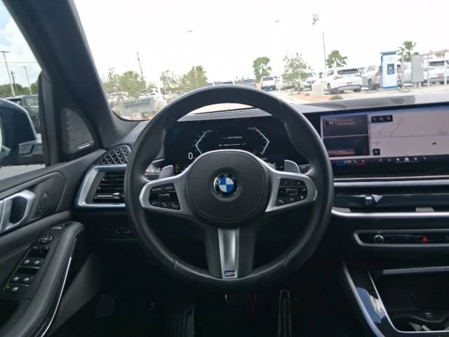 Used 2025 Gray BMW xDrive40i image 9