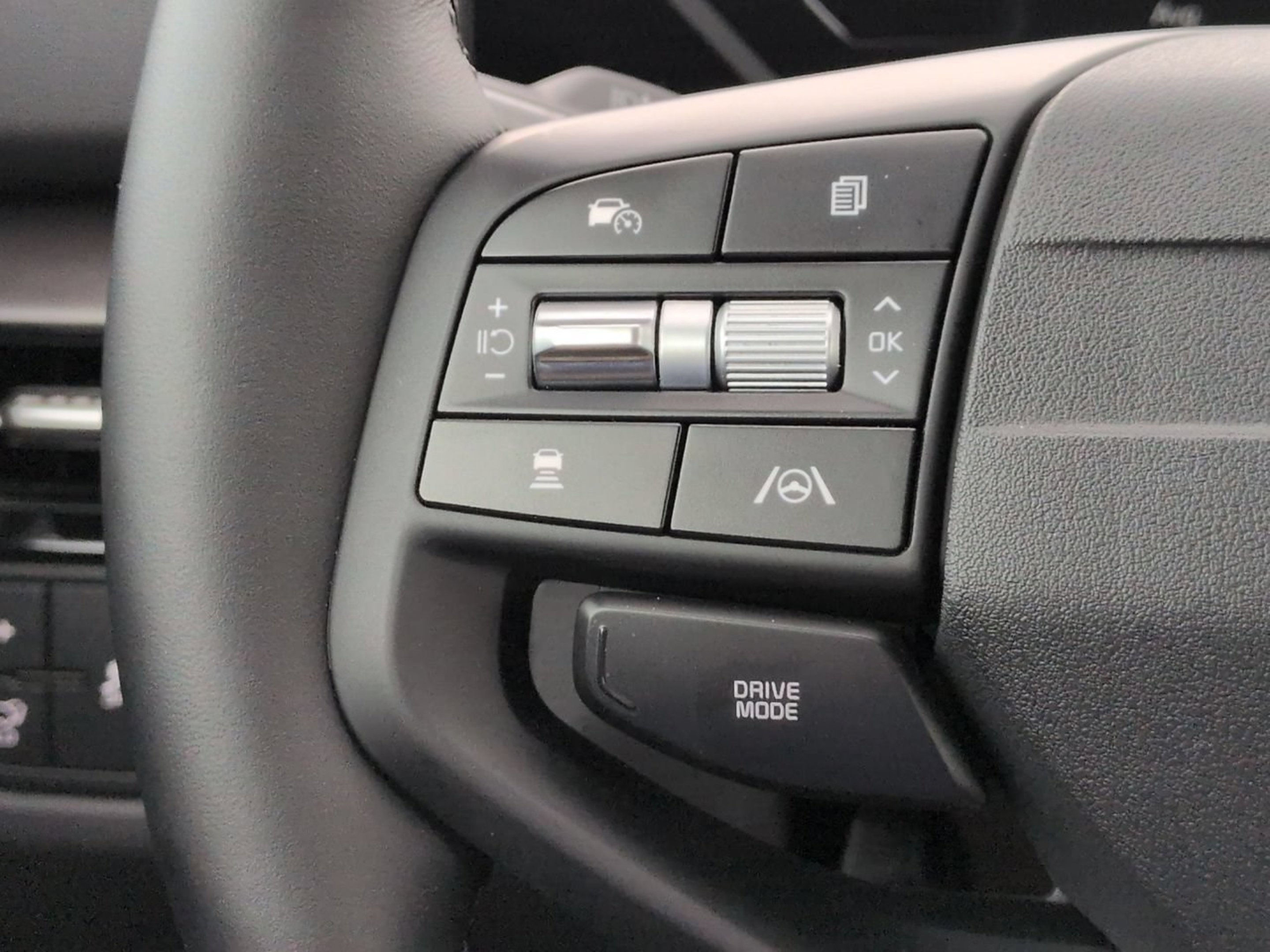 New 2026 Glacial White Pearl Kia SX image 18