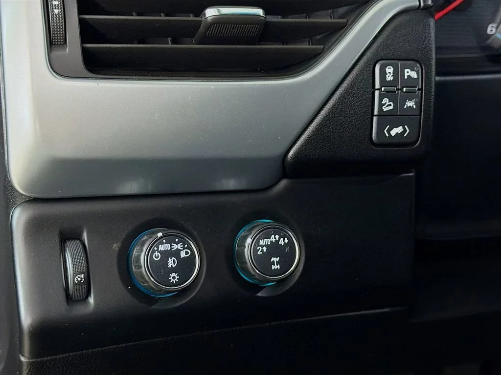 Used 2018 SATIN STEEL METALLIC Chevrolet LT image 11