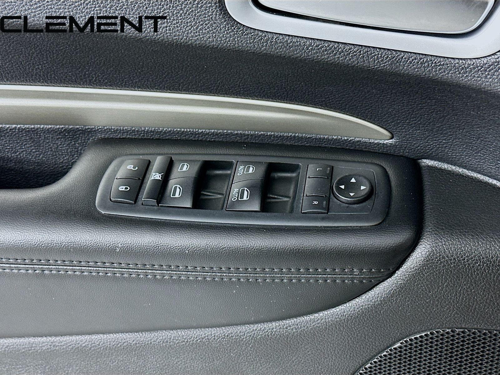 Used 2020 White Dodge SXT Plus image 24