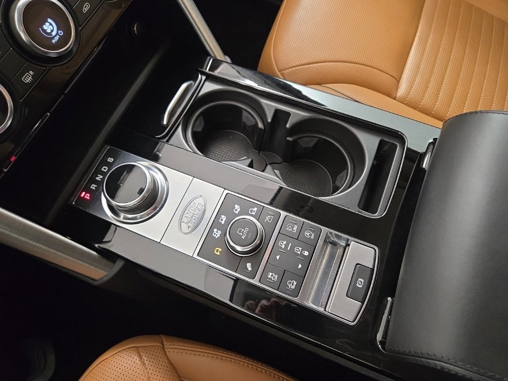 Used 2018 Fuji White Land Rover HSE Luxury image 13