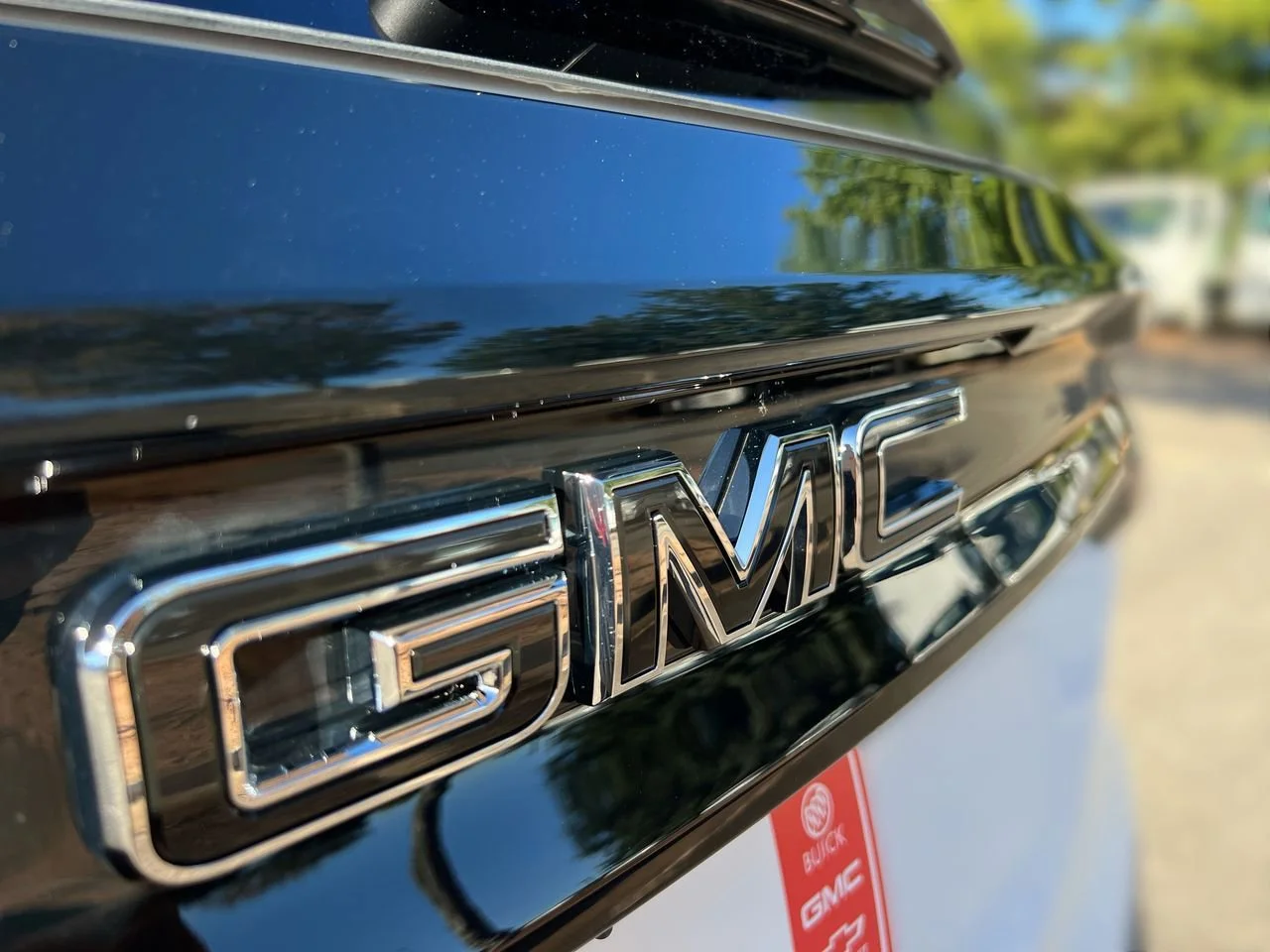 New 2026 Summit White GMC Elevation image 26
