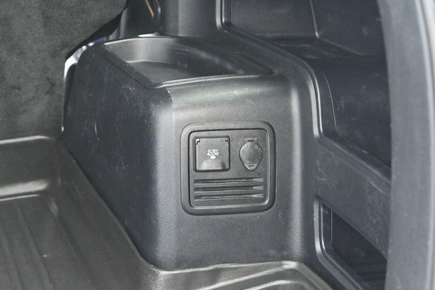 Used 2019 Nautical Blue Metallic Toyota SR5 image 10