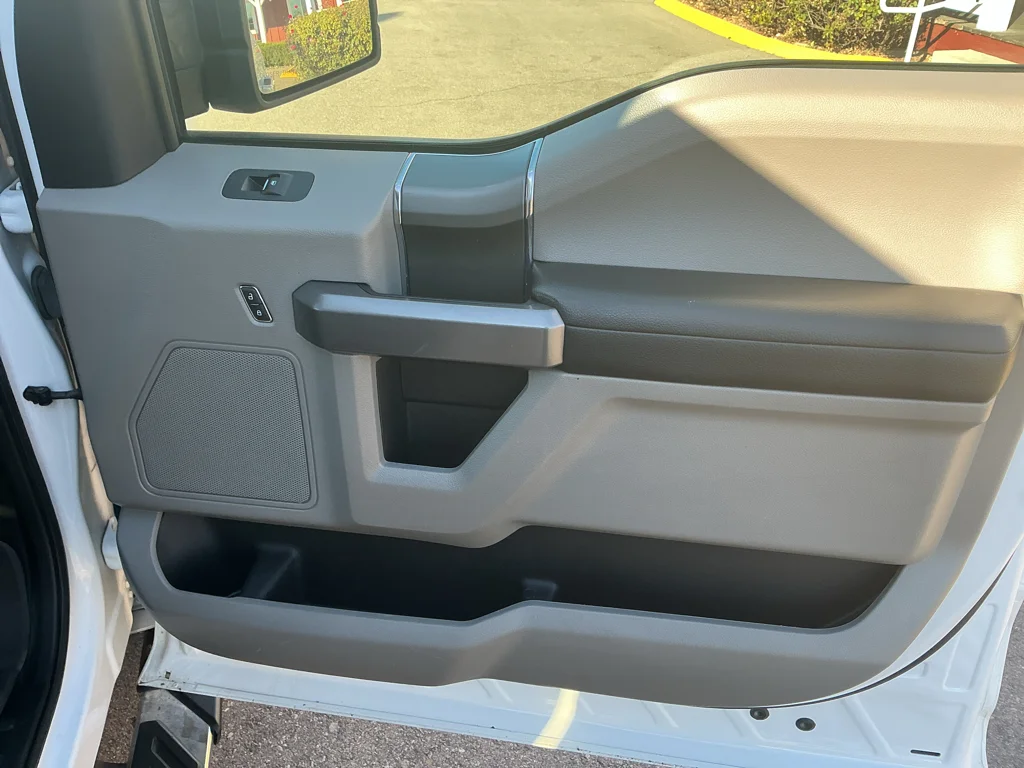 Used 2019 Oxford White Ford XLT image 17