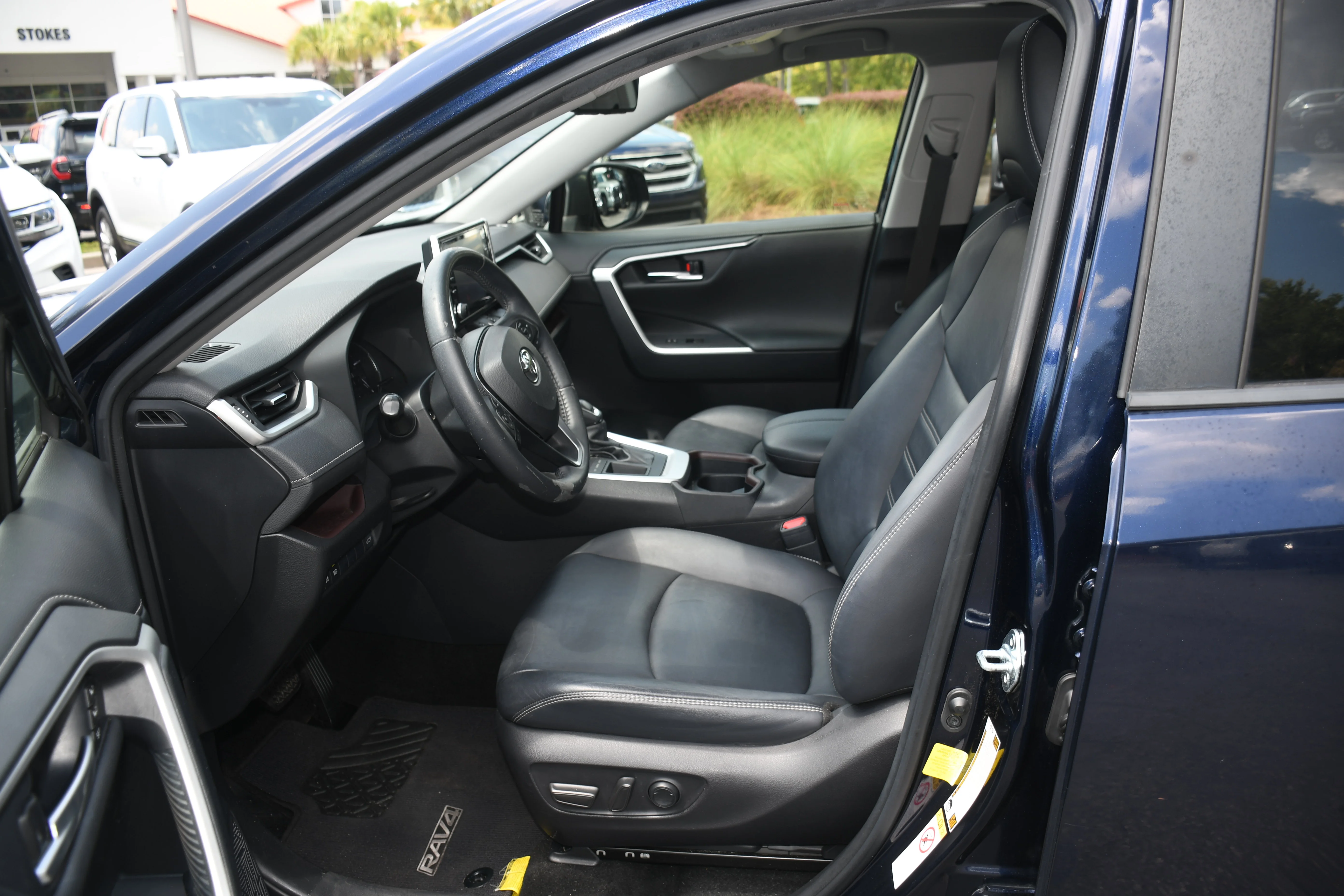 Used 2019  Toyota Limited image 8