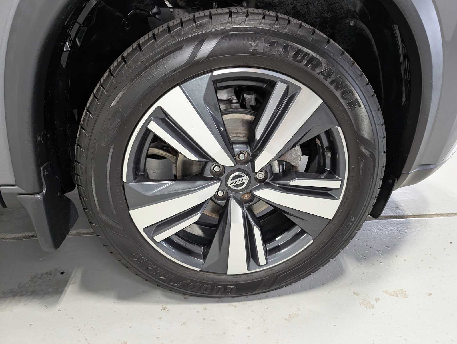 Used 2021 Gun Metallic Nissan SL image 3