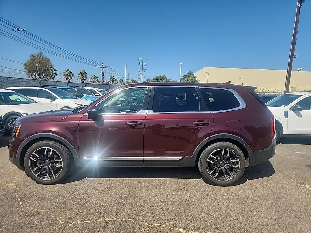 Used 2020 Purple Kia LX image 9