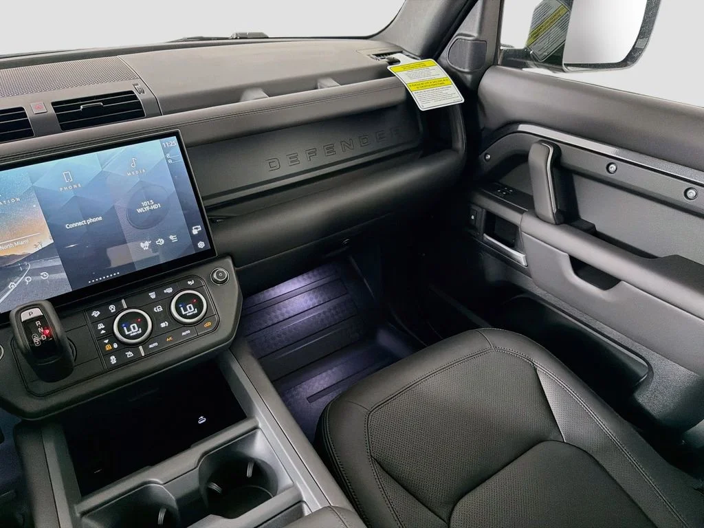 New 2026 Carpathian Grey Land Rover X-Dynamic SE image 25