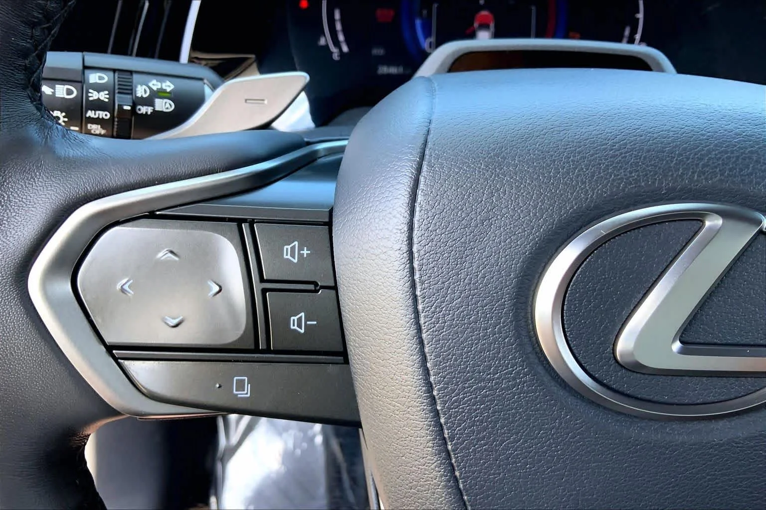 Certified Used 2024 NORI GREEN PEARL Lexus Luxury image 24