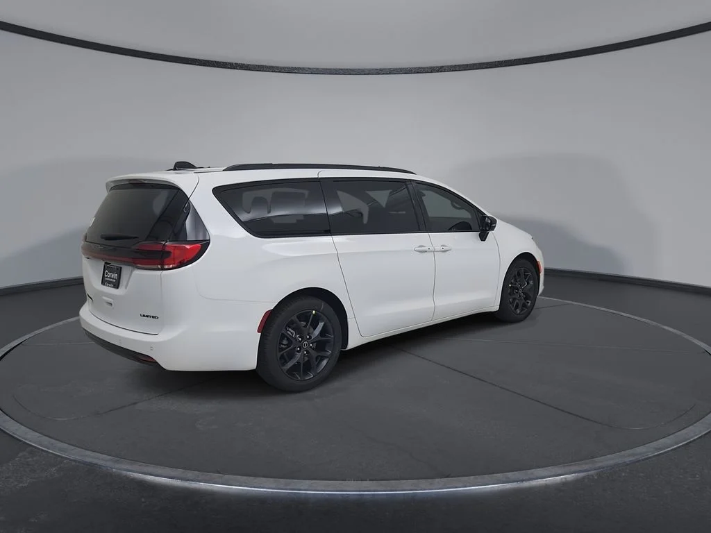 New 2026 Bright White Clear-Coat Exterior Paint Chrysler Limited image 15