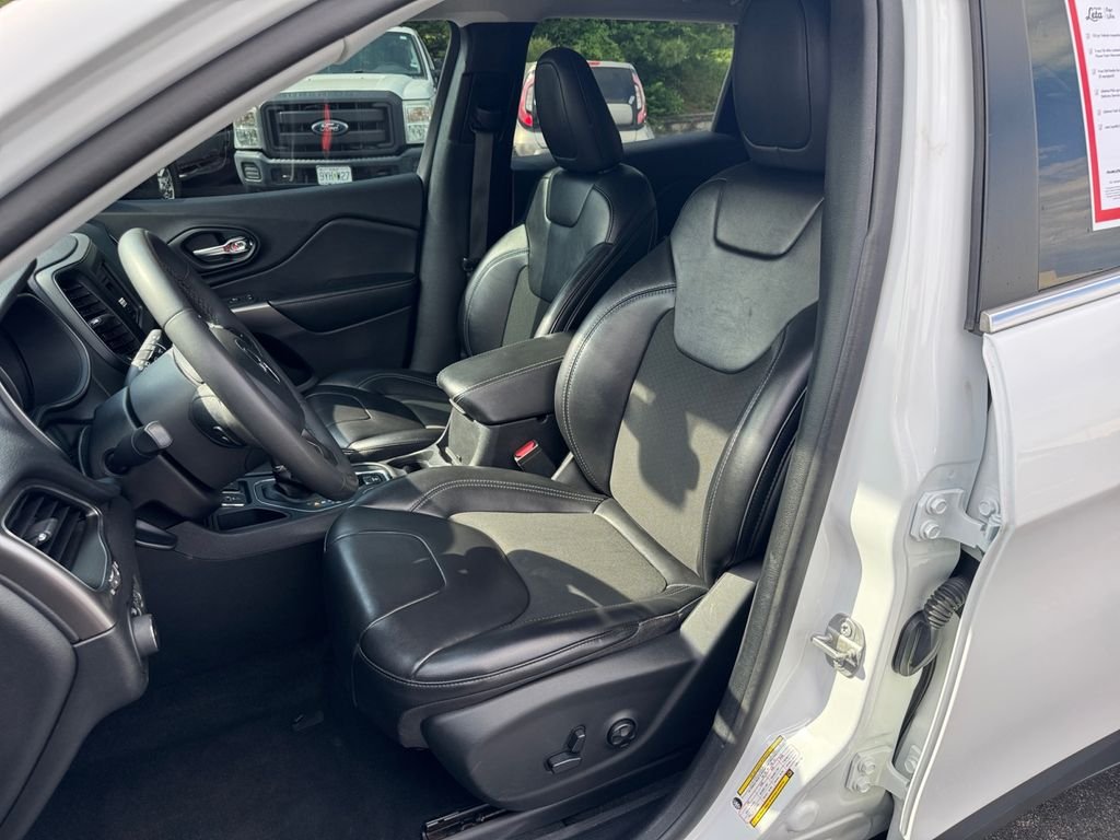 Used 2020 Bright White Clearcoat Jeep Latitude Plus image 17