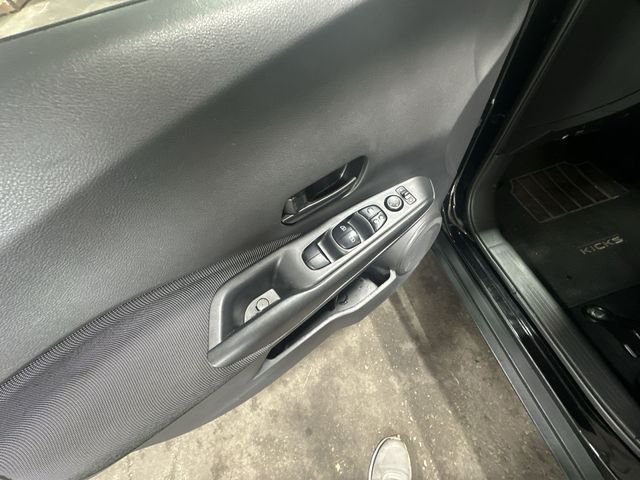 Used 2018 Black Nissan S image 19