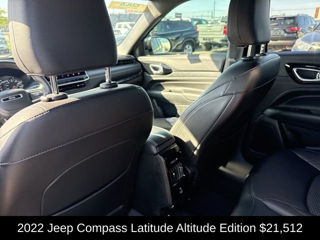 Used 2022 Bright White Clearcoat Jeep Latitude image 25