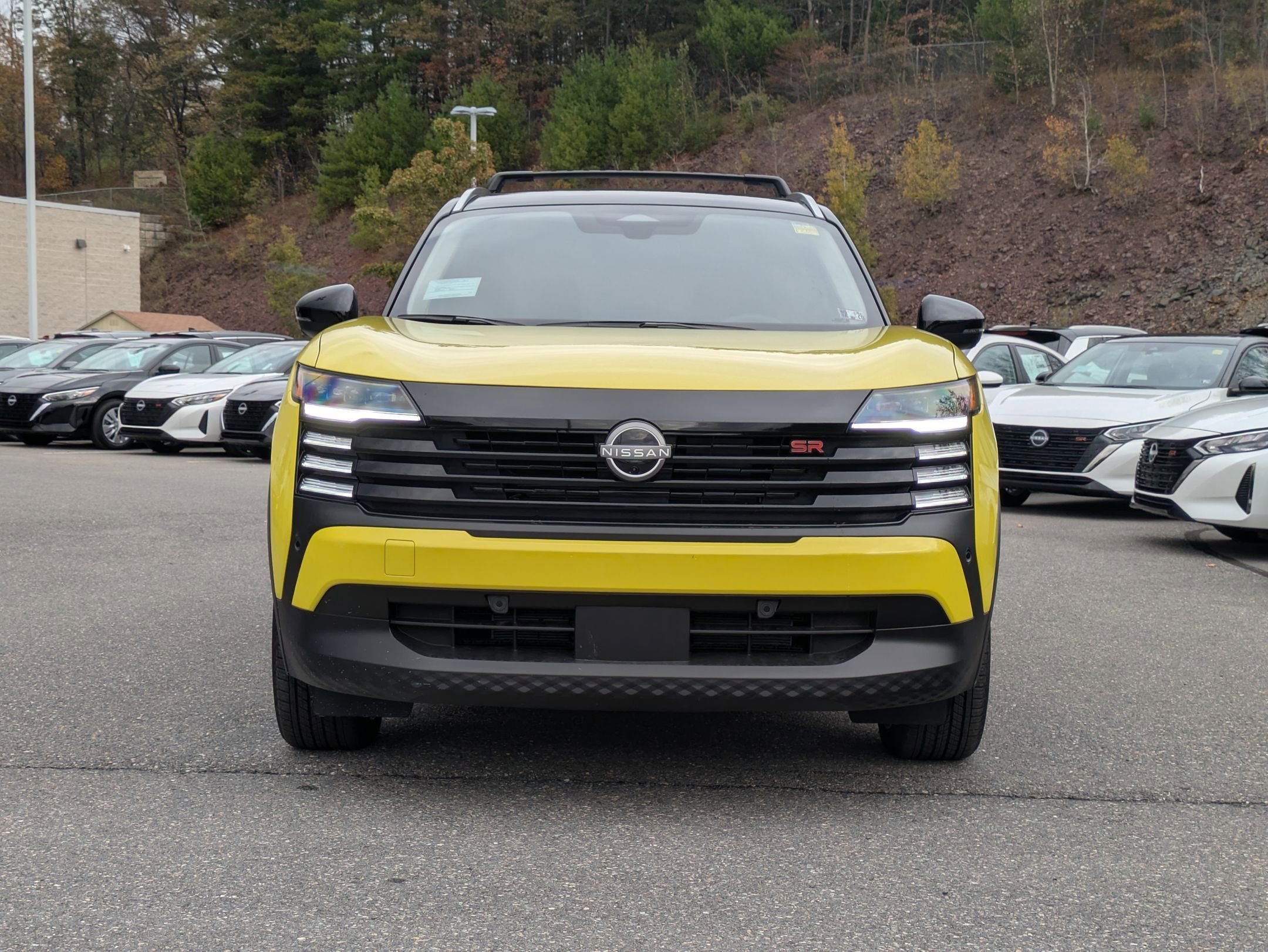 2026 Nissan Kicks SR photo 2