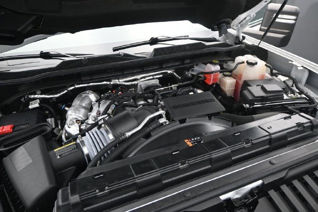Used 2024 Summit White Chevrolet LT image 18