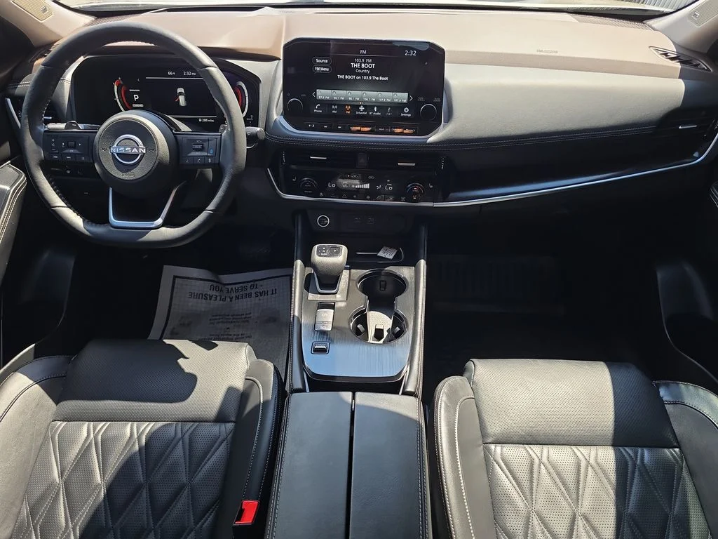 Used 2023 Gold Nissan Platinum image 11