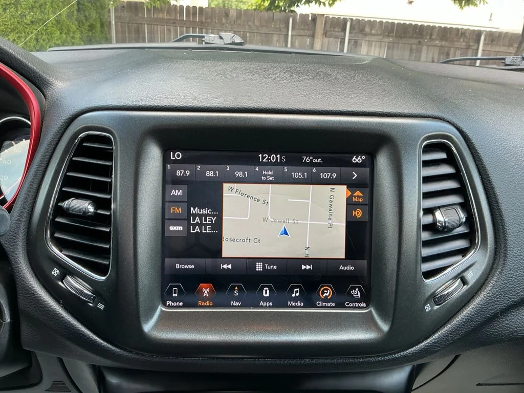 Used 2018 Orange Jeep Trailhawk image 19
