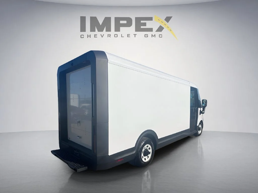 Used 2025 Oyster White Chevrolet EJY image 5