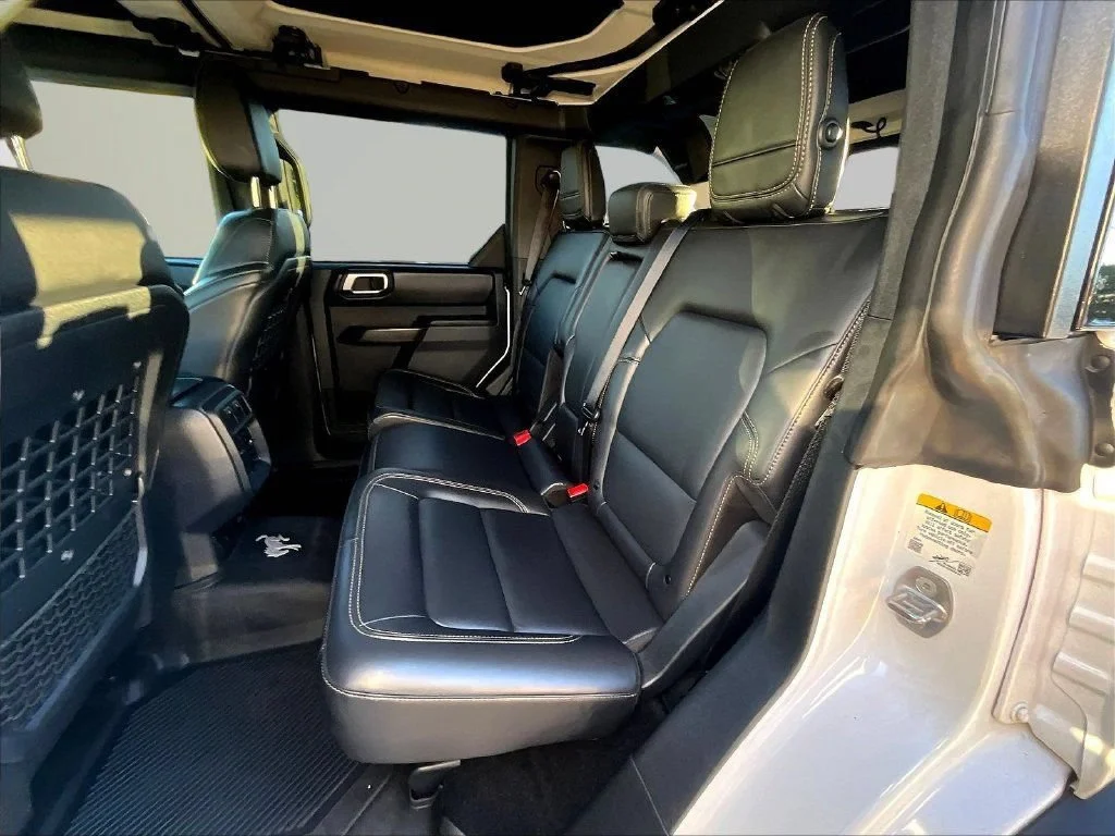 Used 2025 Oxford White Ford Badlands image 24