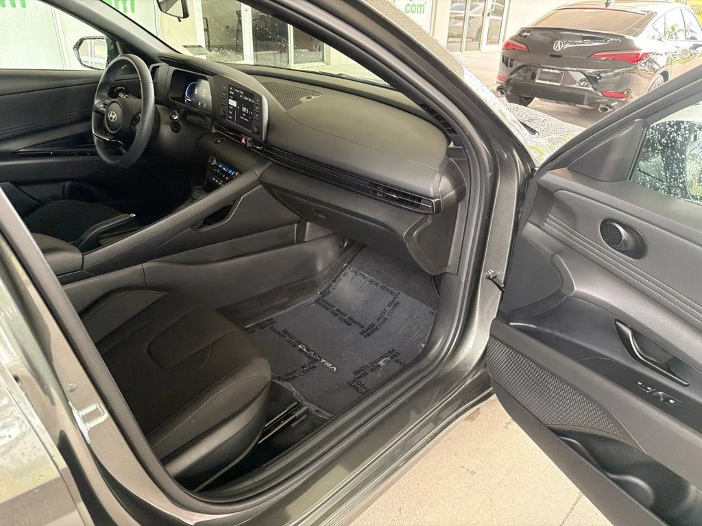 Used 2025 Gray Hyundai SEL Sport image 32