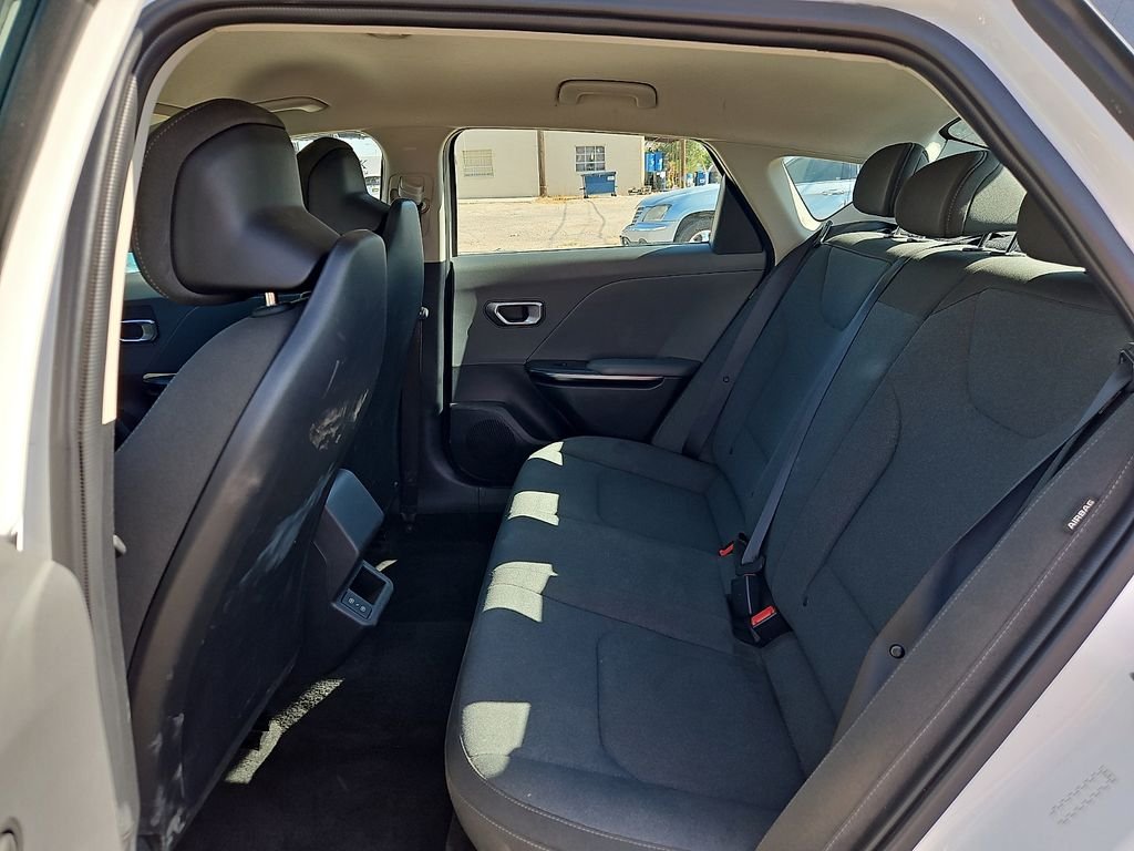 2025 Kia K4 LXS - Photo 11