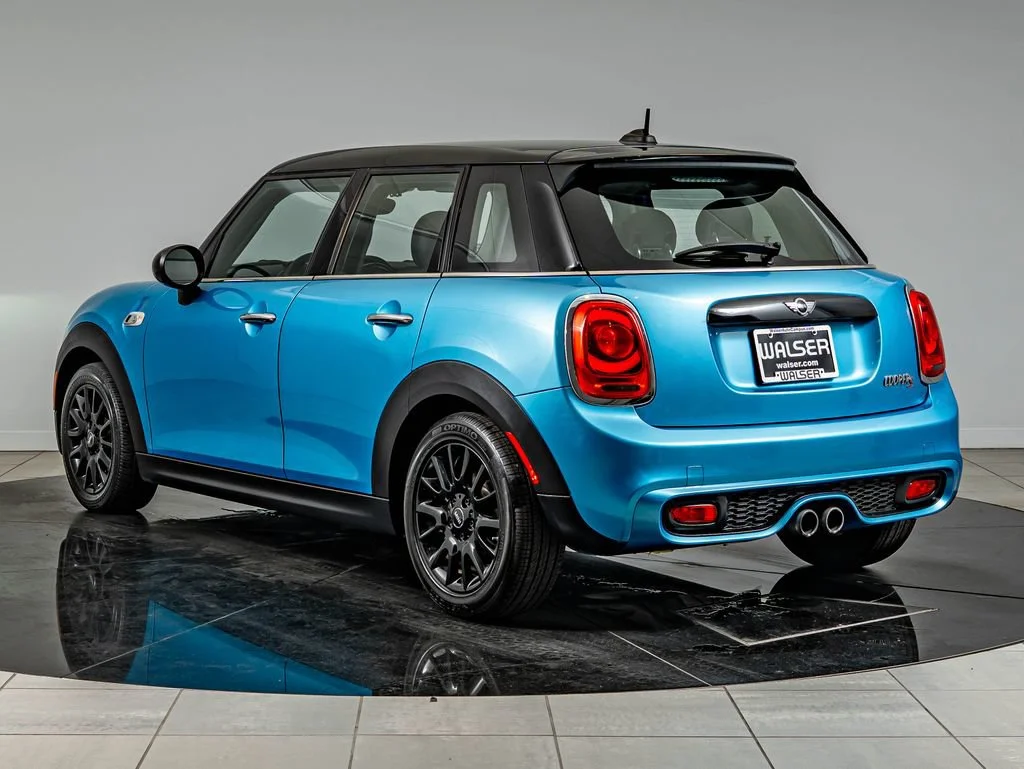Used 2016 Electric Blue Metallic MINI  image 7