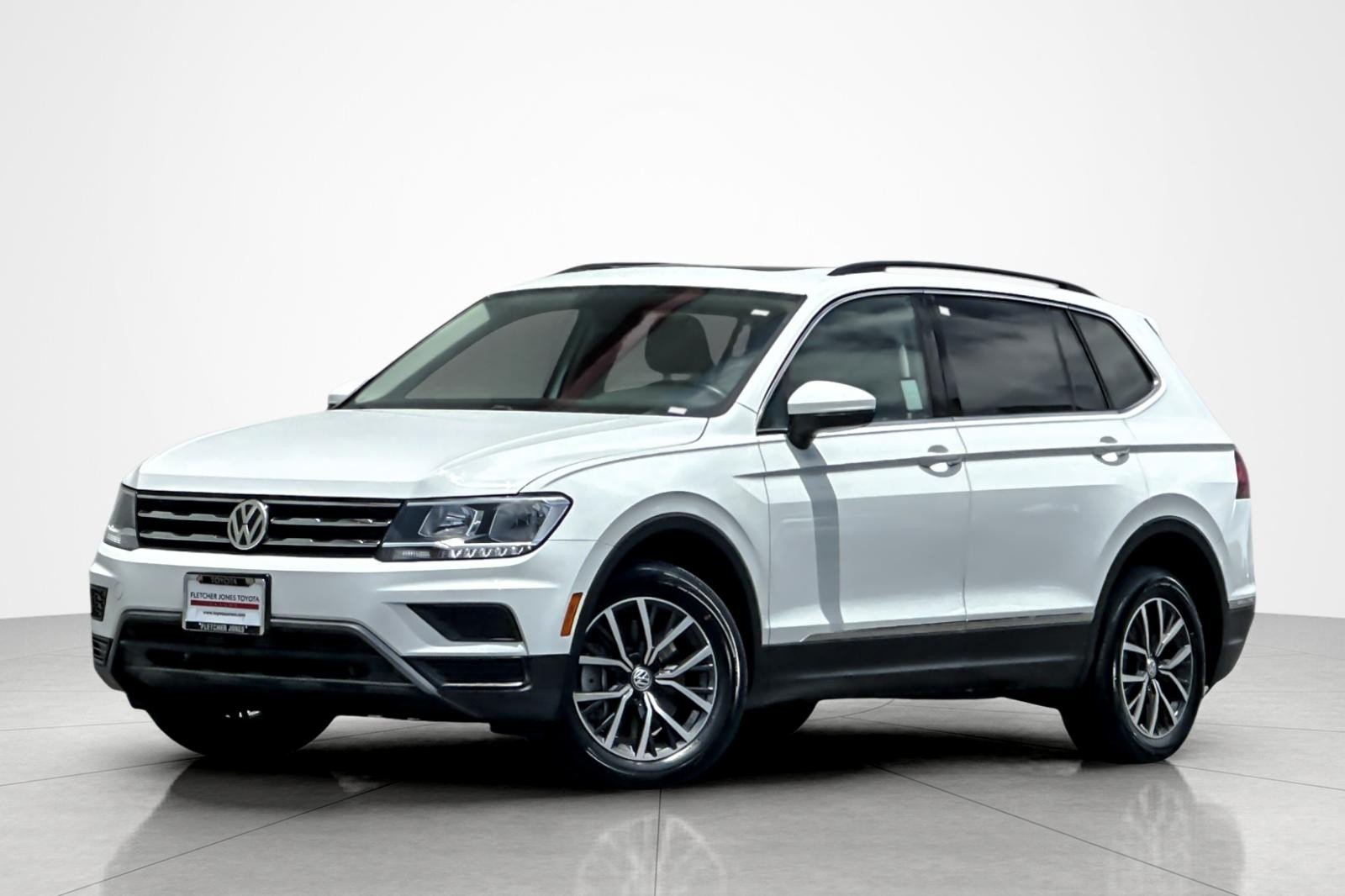 Used 2018 WHITE Volkswagen SEL image 1