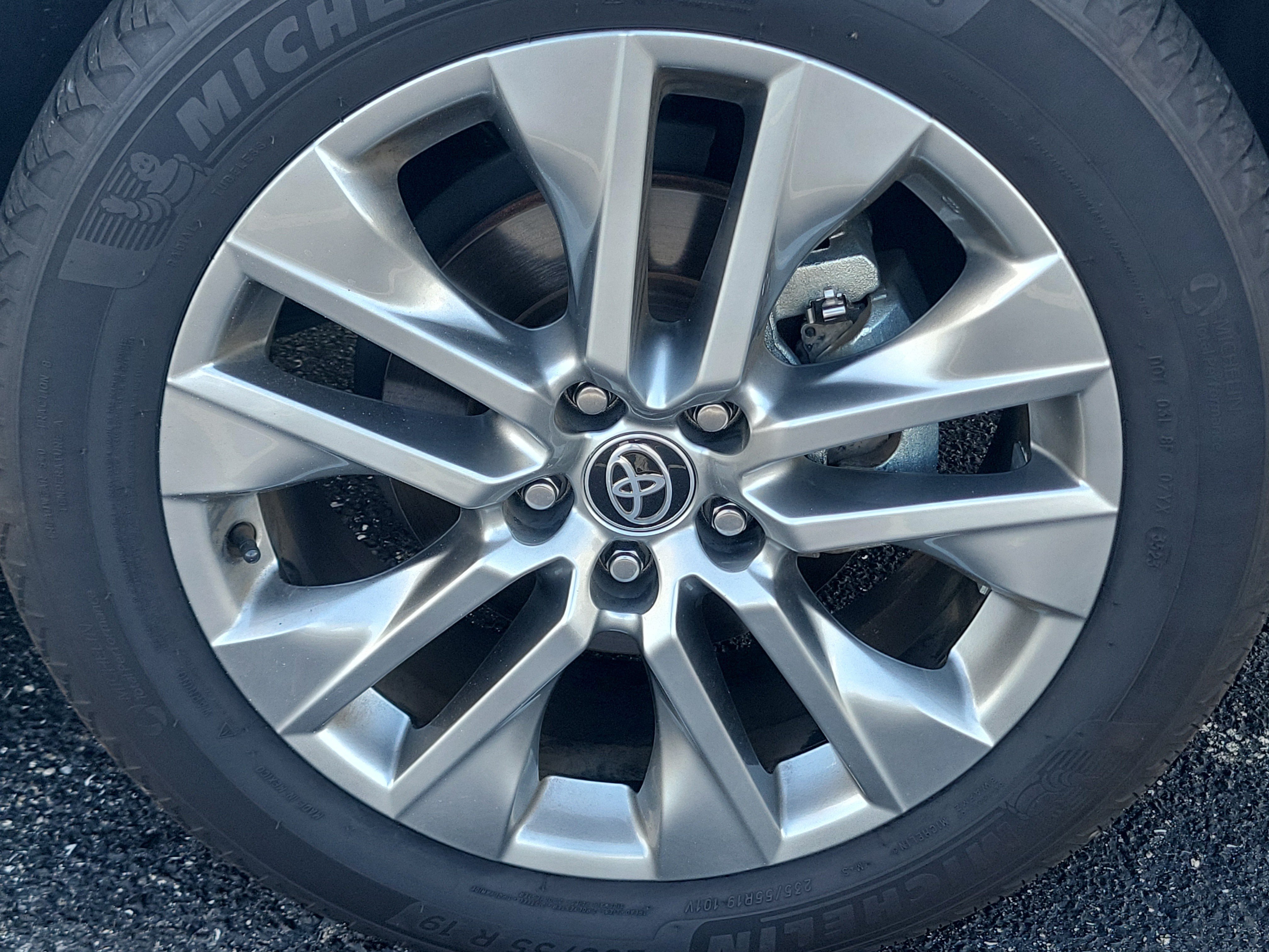 Used 2024 Pearl Toyota XLE Premium image 7
