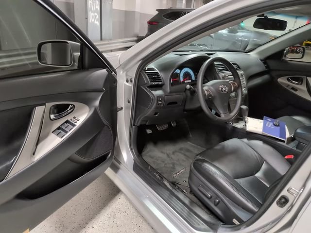 Used 2009 Silver Toyota SE image 11