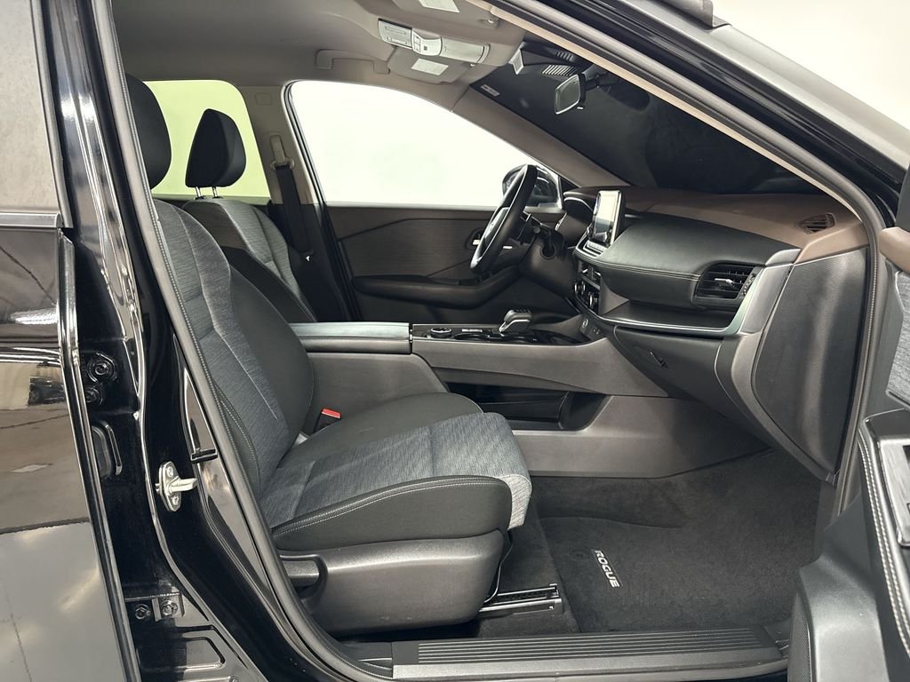 Used 2023 Super Black Nissan SV image 18