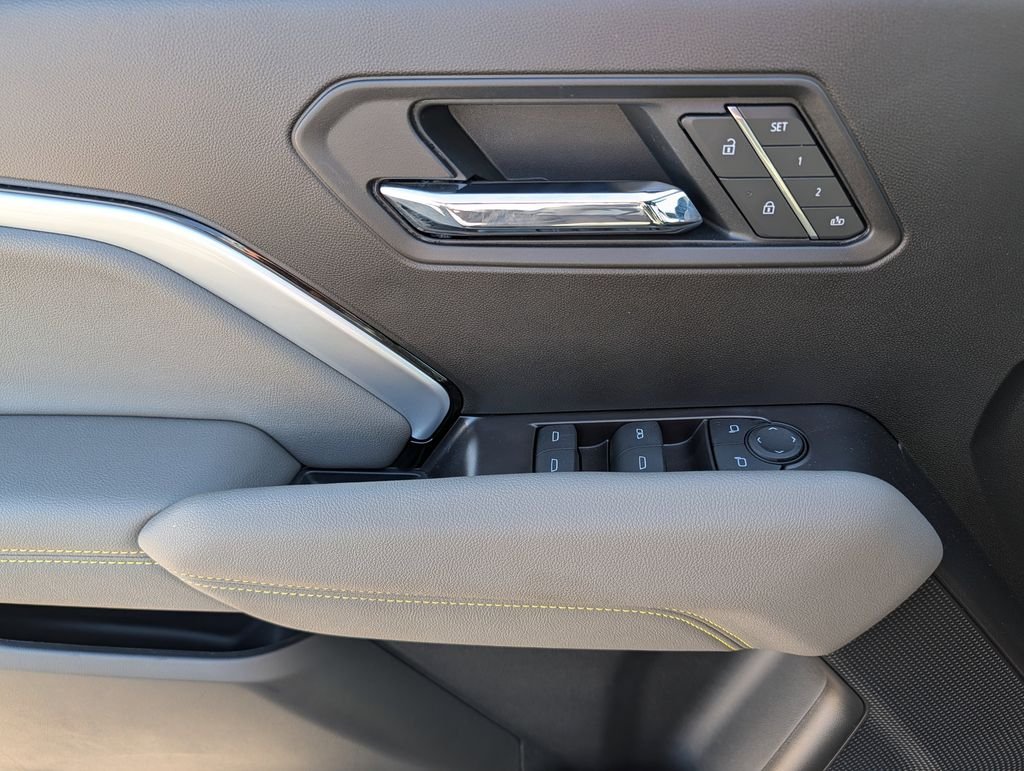 Used 2025 Gray Chevrolet ZR2 image 19