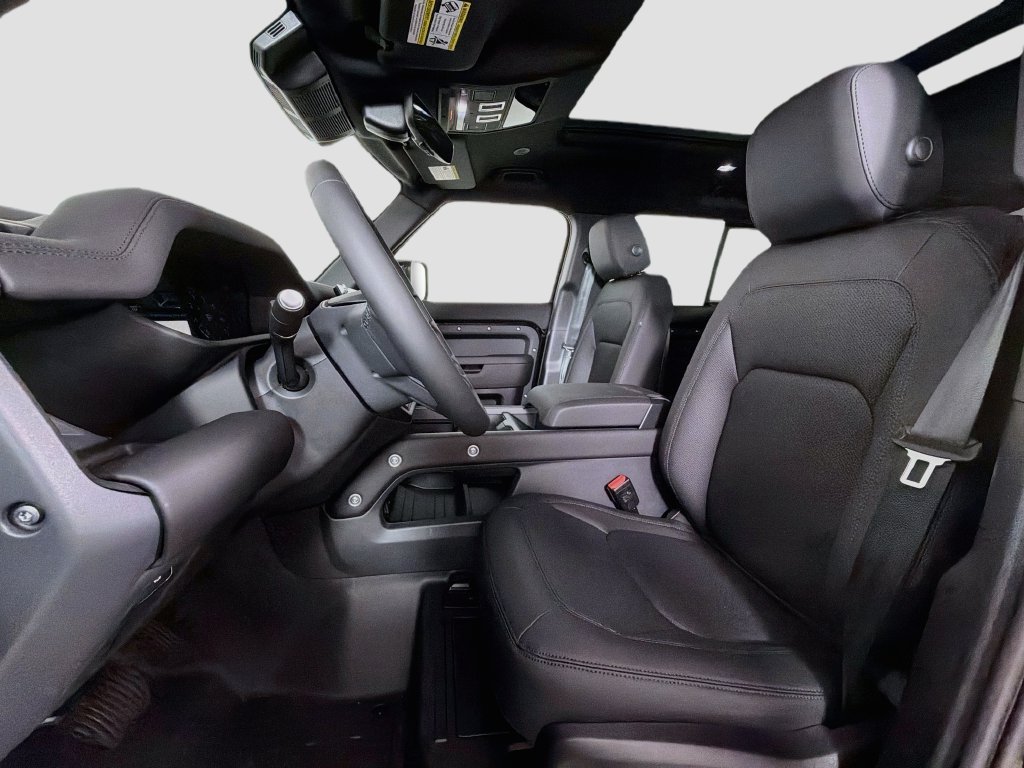 New 2026 Santorini Black Land Rover X-Dynamic SE image 22