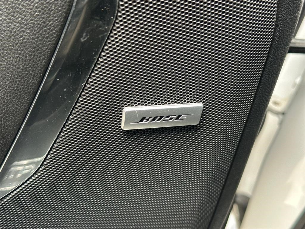 Used 2022 White Frost Tricoat GMC AT4 image 16