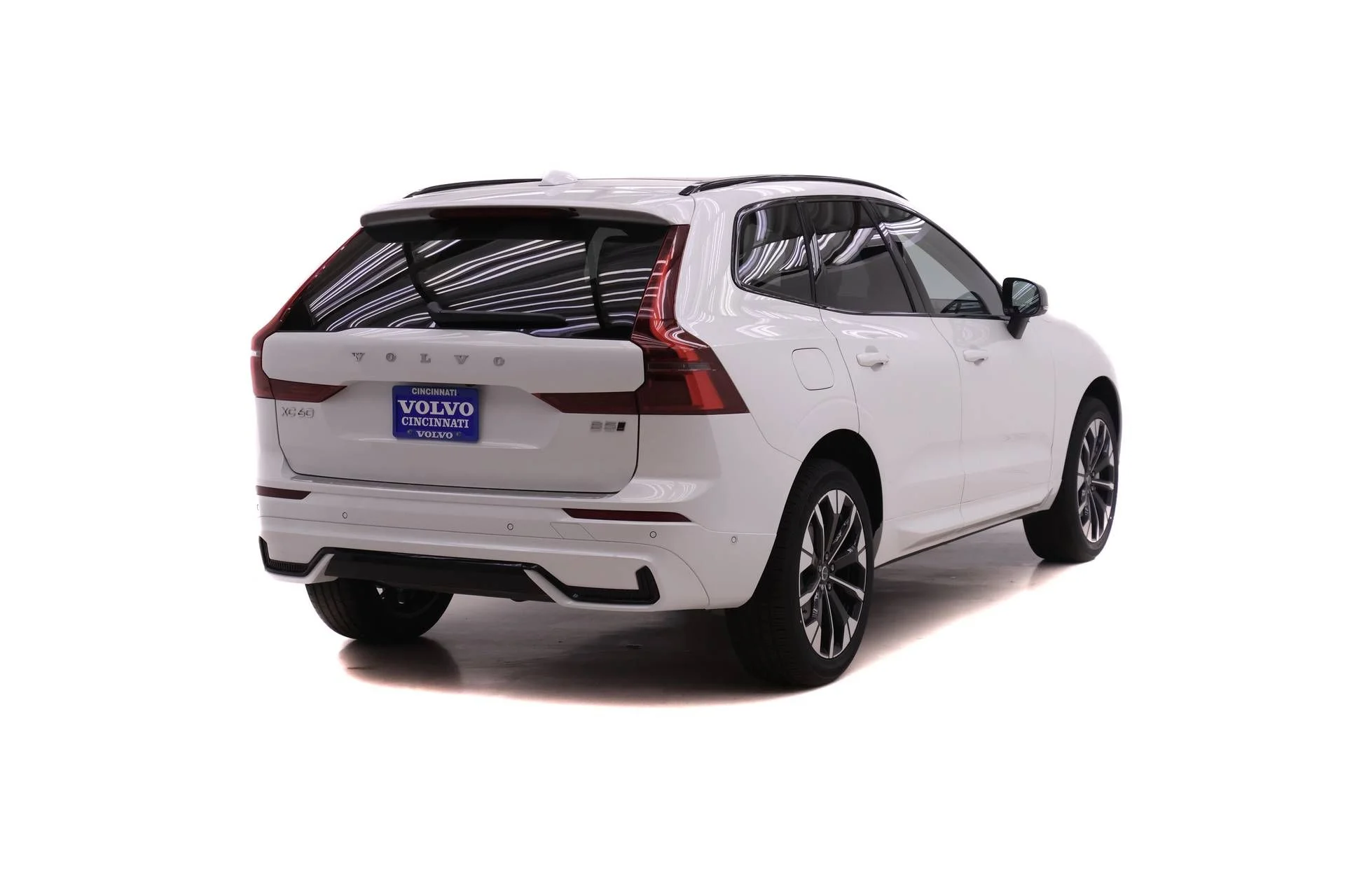 New 2026 Crystal White Volvo Plus image 4